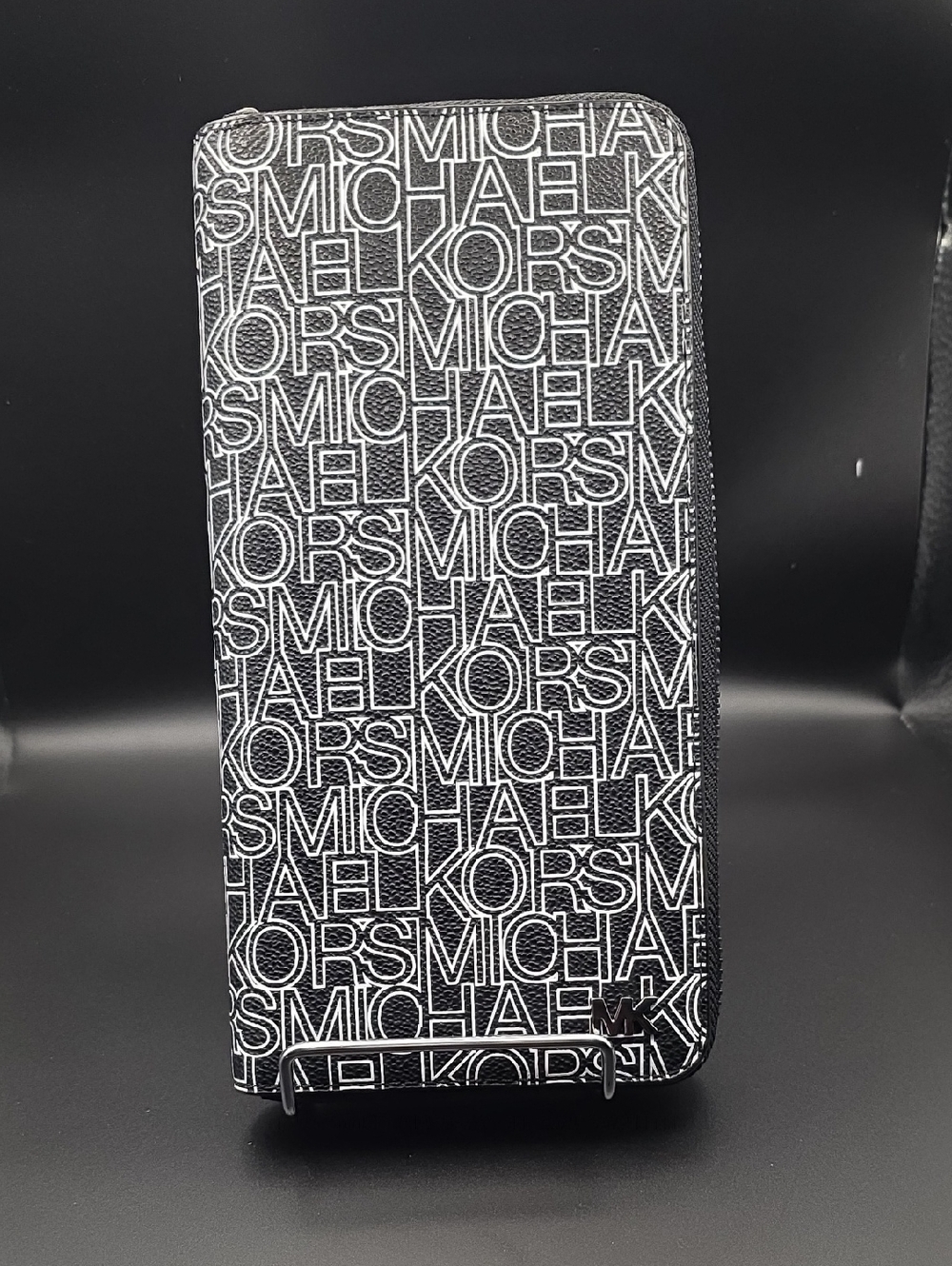 Michael Kors Black & White Signature Zip Wallet- Tech Zip
